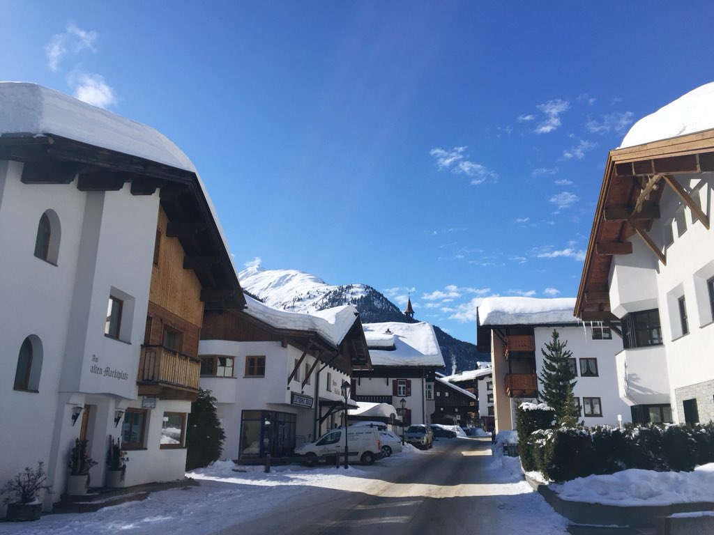 AmalienHausStAn's tweet photo. Beautiful St Anton in the sun! #flexiski https://t.co/fzkbpY0joj