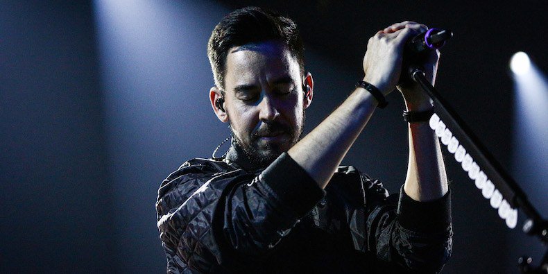 volodchenko98's tweet photo. They're watching as I fall, to somewhere down below
But maybe I'm just falling, to get somewhere they won't...
#PostTraumaticInUkraine  #MikeShinodaInUkraine
#PostTraumaticTour  #ШинодуВУкраину https://t.co/Yt9CWa2xit