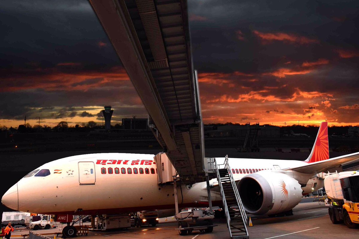 BhamUpdates's tweet image. Beautiful sunset behind the inaugral Air India flight leaving Birmingham Airport. The service between Birmingham and Amritsar, India launched following a ten year campaign which was spearheaded by @jassansi &amp;amp; Lord Mike Whitby.