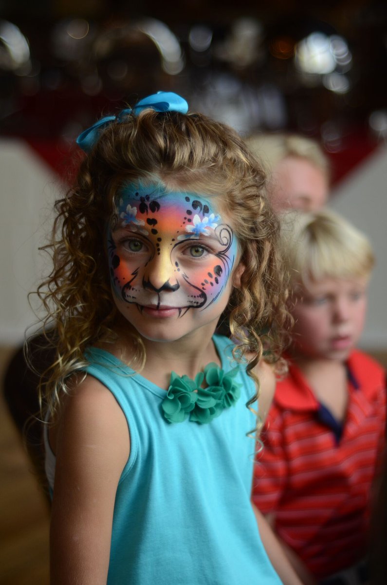 The last Family Fun Night of the winter season is tomorrow! 3C kids will watch a movie and play games while parents enjoy a relaxing meal in the dining room. Reserve space and make dining reservations by contacting the Club Concierge. #3creek #kids #family #fun