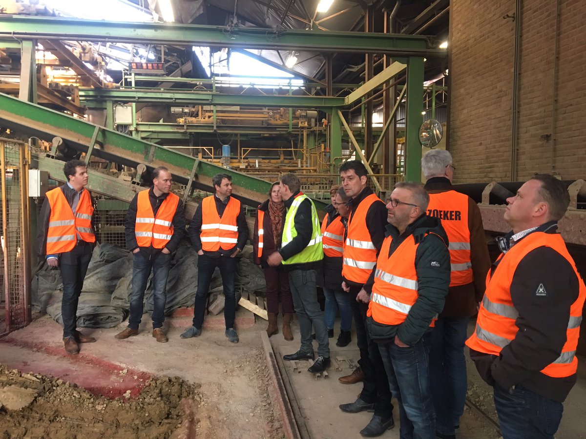 RKB_Apeldoorn's tweet photo. De middag samen met de @gem_Zutphen en aannemers uit de Stedendriehoek baksteenfabriek @DaasBaksteen bezocht in Zeddam. @RKB_Greenworks @RKB_Zutphen @RKB_Apeldoorn https://t.co/HBDTKKpPyT