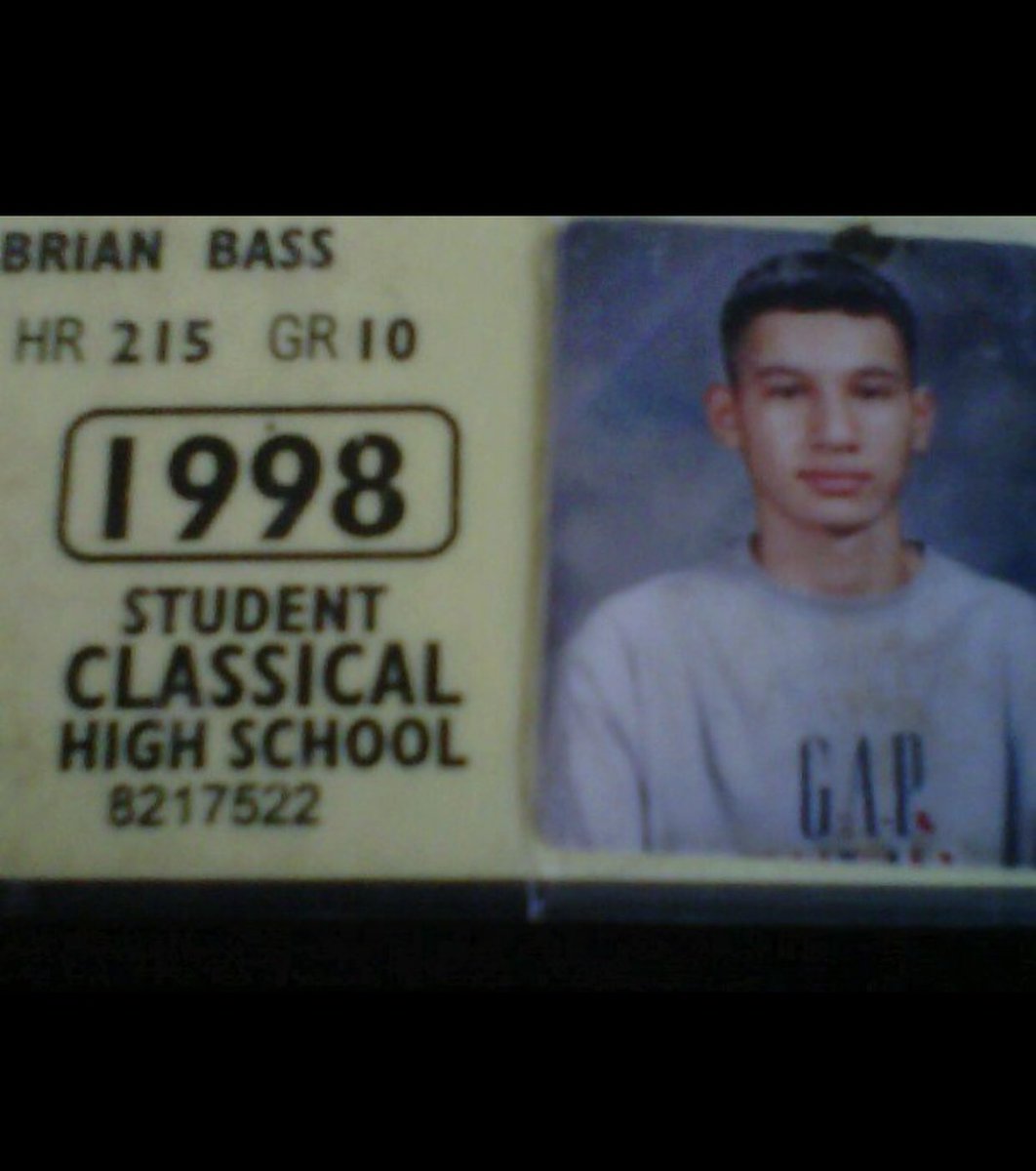 classicalhsaa's tweet image. Speaking of throwbacks, here’s a #repost from Brian Bass ‘00 (@brianbass23)! Check out his CHS ID from 1998 and a t-shirt with the names of the members of the Class of 2000!
•
It’s great to see our #CHSAlumniArchives growing 😊
•