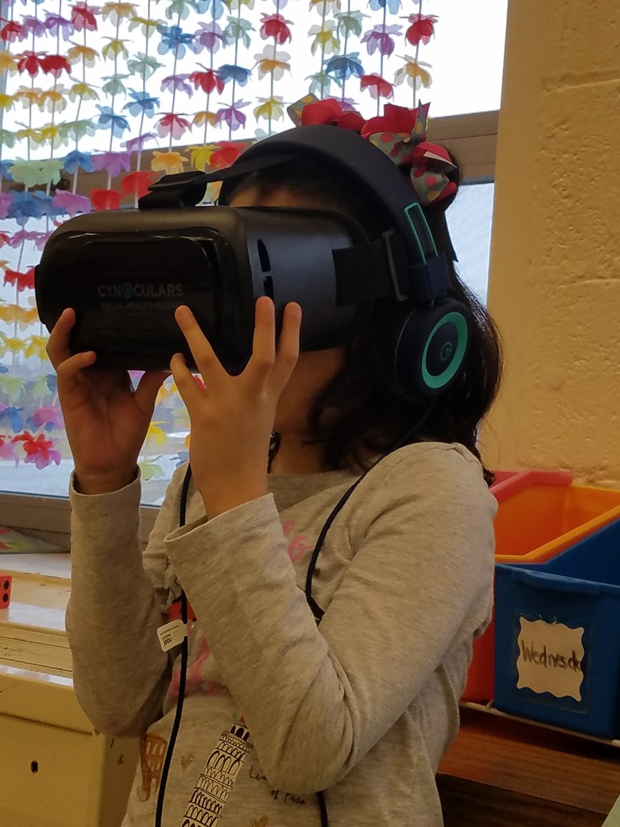 MsLammatPlayer's tweet photo. As part of #futurereadyfebruary @isd109 our students use virtual reality to explore the human body.  We took a virtual tour of our circulatory system, stomach, brain, and heart! Exciting times @PlayerSchool https://t.co/egFzKvo89p