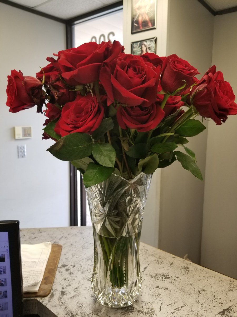 BigDaddyDougB's tweet photo. Happy to say that after 9 days the roses from #roseexpress happy @LanceZierlein & @johngranato talked me into them!! Handed these out all the ladies at @ironcitygymhard on Valentines https://t.co/Thur2SEHJH