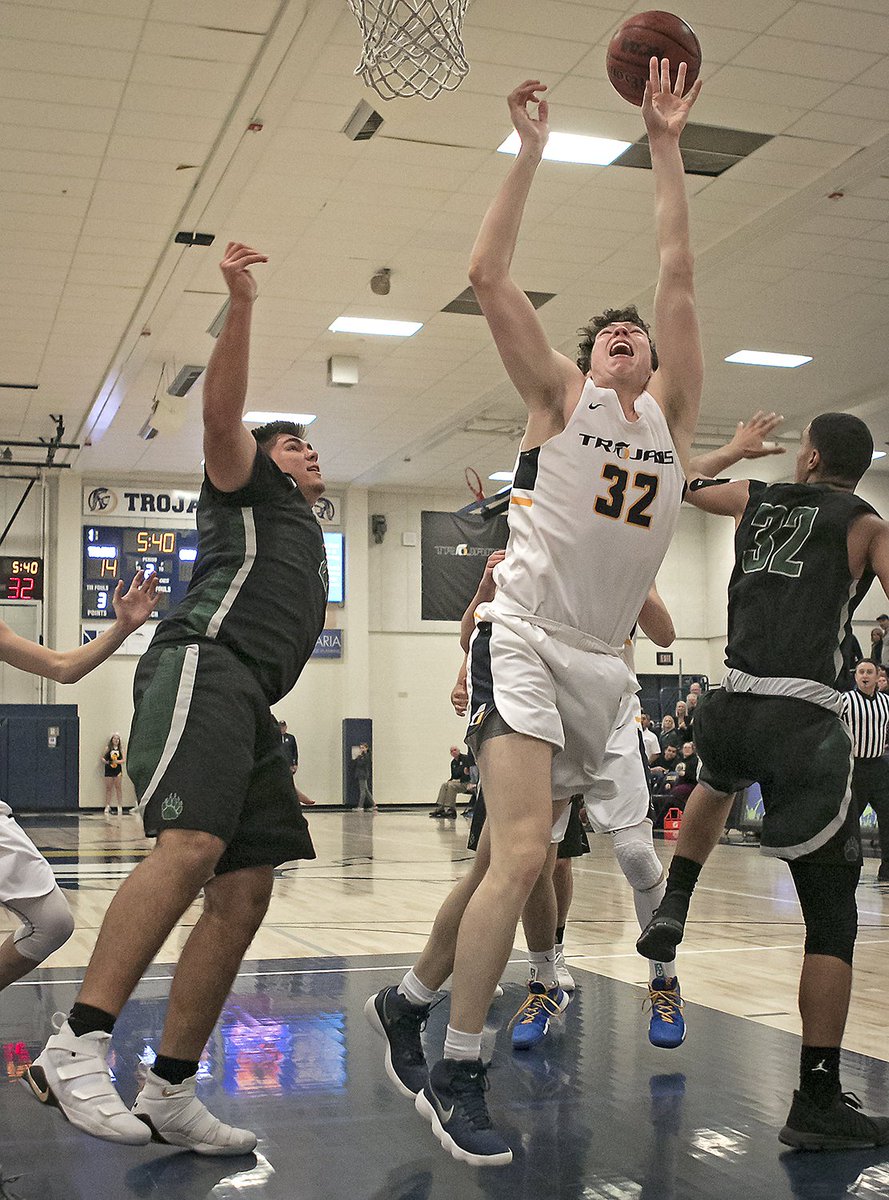 mstudyvinmtdemo's tweet photo. Oak Ridge's Cade Hoppe scores 18 to lead Trojans past Dragons 63-55 to advance to 2nd round of Div. I playoffs against Folsom on Friday. (Mt Democrat File photo) https://t.co/B5VYJ7dKL9  @TROJANPRIDE80 @orhsmbb @OrangeMarkD https://t.co/8Tlgg56TqF