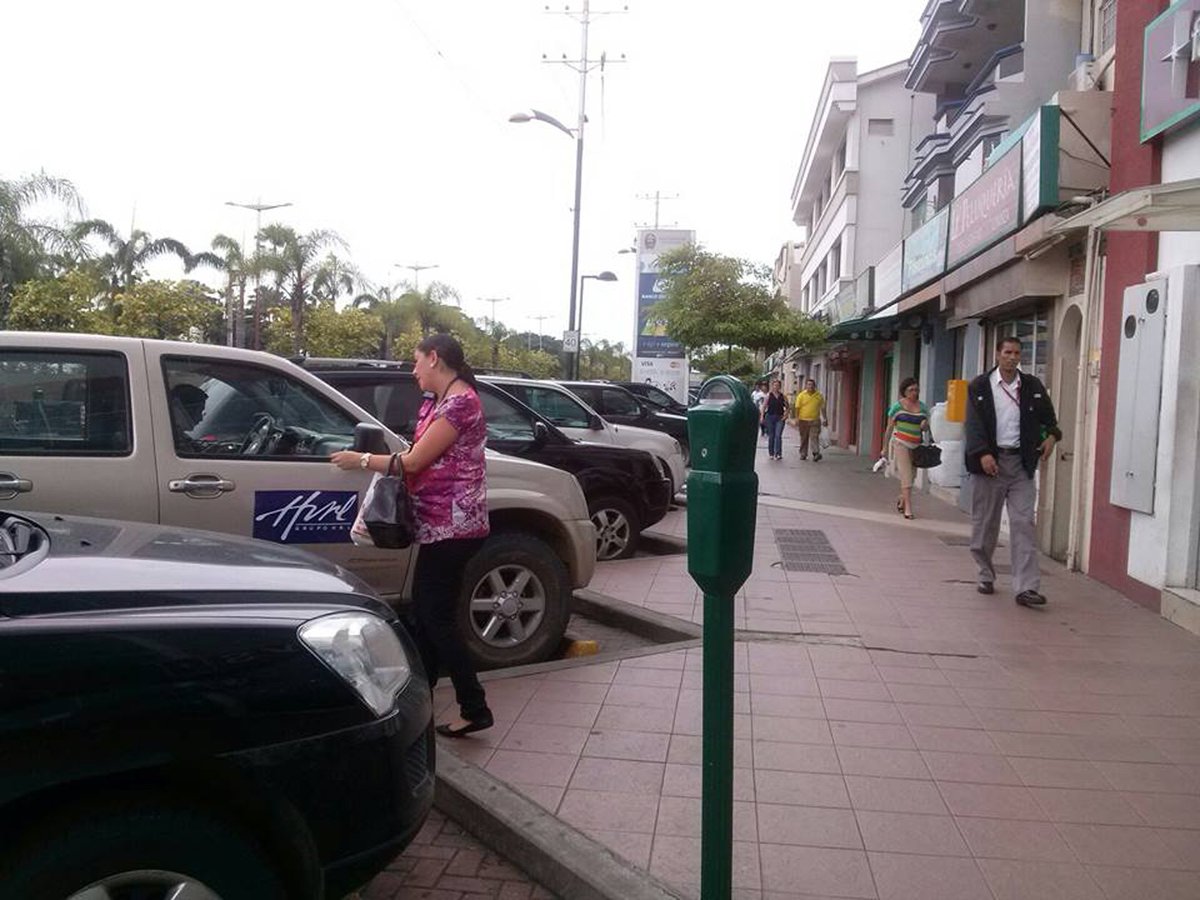 RT <a href="/vivasamborondon/">V!Va Samborondón</a>.  El cobro de la multa en el servicio tarifado de parquímetros se empezaría a aplicar desde la próxima semana.  
eluniverso.com/guayaquil/2018…