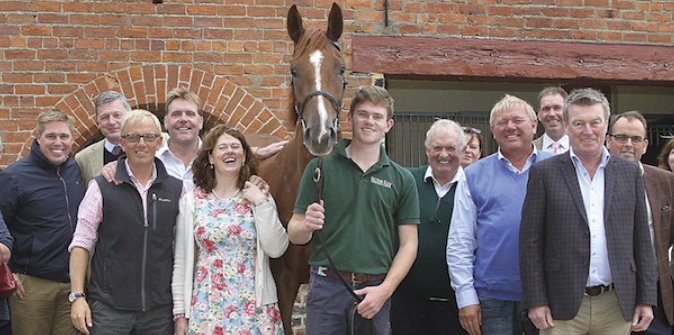YortonFarm's tweet photo. Another good looking 4-year-old (by Secret Singer) leaves the stud to go into training with Alan King for new owners. Sourced, sold&pre-trained by the team @YortonFarm #excitingfuture #studcam #sorrytoseetheoldchapgo #futurestar #lovethegame https://t.co/rtniAEtKwo