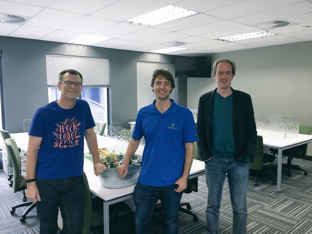Special thanks to <a href="/peppertech/">peppertech</a> and <a href="/GeertjanW/">Geertjan Wielenga</a> for presenting Web Components and <a href="/OracleJET/">Oracle JET</a> at <a href="/Entelect/">Entelect</a> tonight. The talks were really well received.