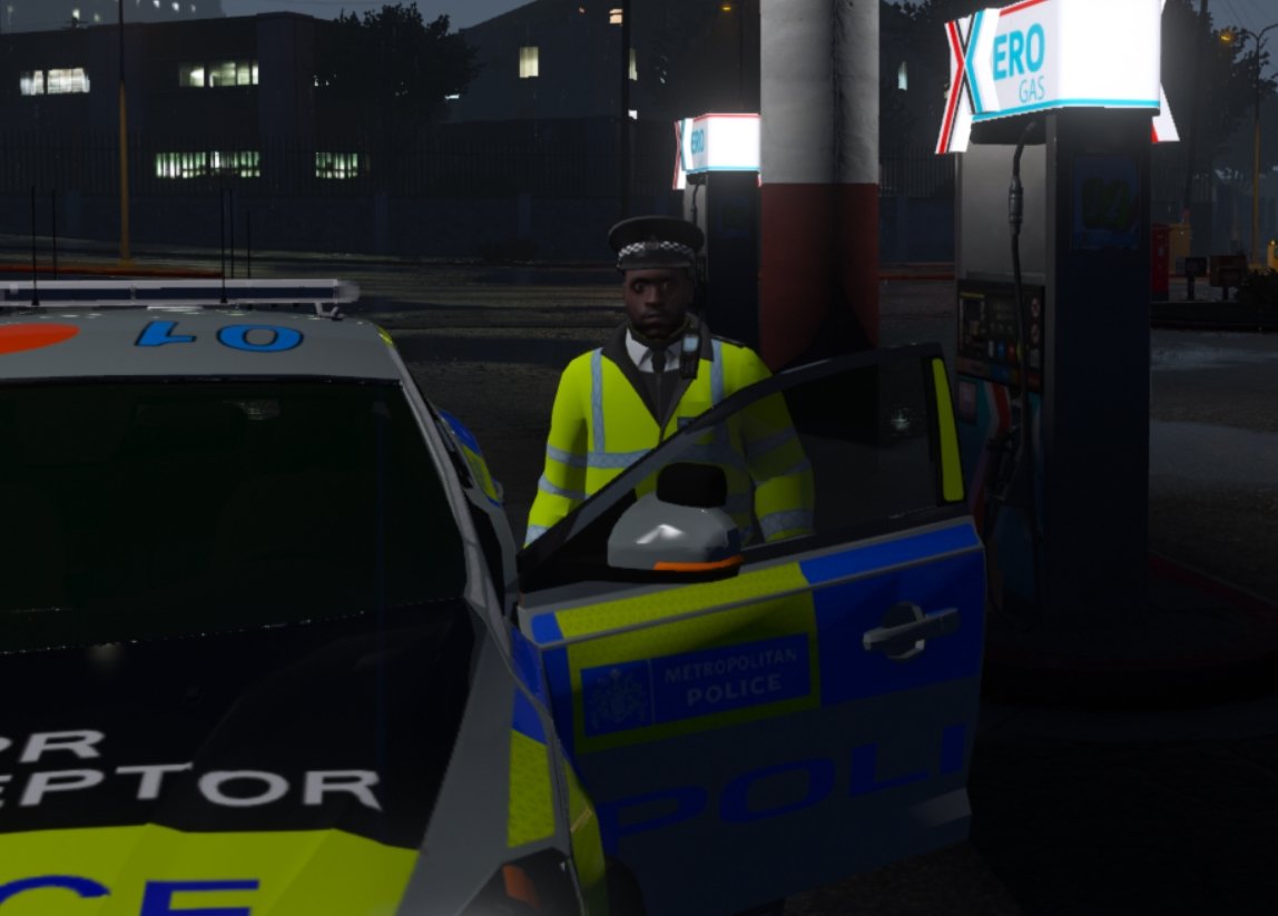 659_C_Inspector's tweet photo. @LondCallingRPC Out tonight with my trusty steed the V40 in what can only be described as monsoon season in London. Remember to keep your speeds low and drive to the conditions https://t.co/EraIW7fCp4