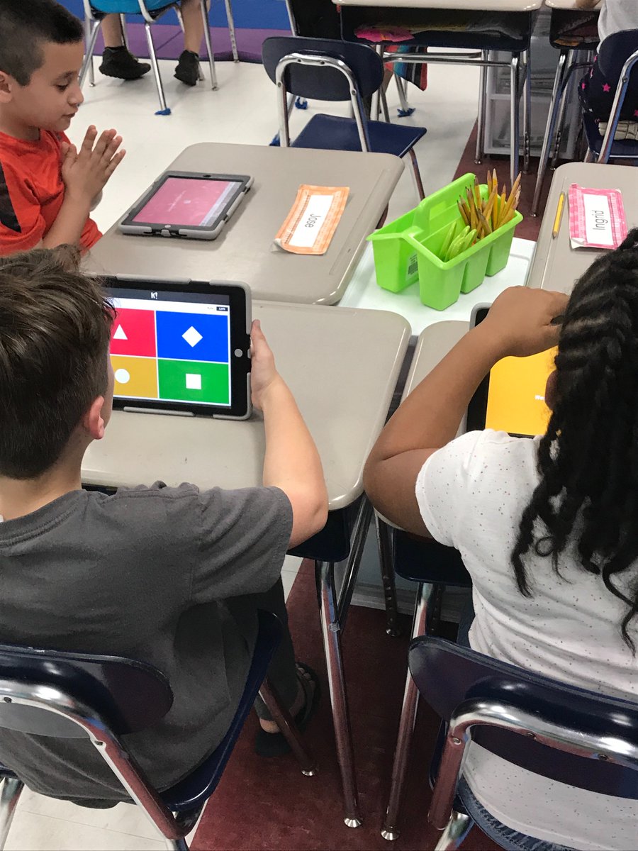 LibraryGoddess0's tweet photo. Second graders reviewing historical figures using Kahoot. #DLDay @brunscoschools https://t.co/tnTPnttCGv