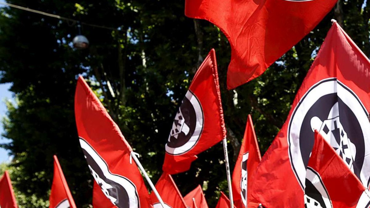 MediasetTgcom24's tweet photo. Torino, corteo antifascista contro CasaPound: tafferugli con polizia #casapound https://t.co/NmEVAKXqdW https://t.co/NtK1ZMr3mS