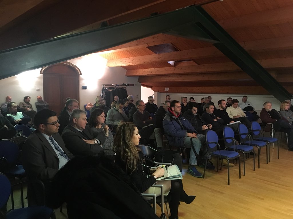 confagri_Ro's tweet photo. Incontro sulla coltivazione di #nocciolo in #Polesine con soci di @confagri_Ro propone il proprio prodotto @intesasanpaolo con progetto #Loacker https://t.co/MfYK4inBGT