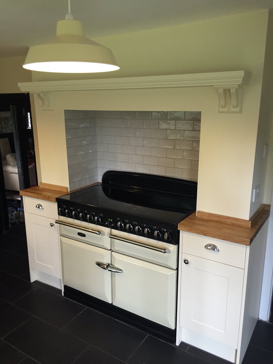 Dgbuilding's tweet photo. Custom made kitchen refurbishment to a 600 year old cottage in Pulborough we completed. Lots of stoppers along the way but happy with the finish. #carpentry #building #kitchen #design https://t.co/KCyhSb1GYw