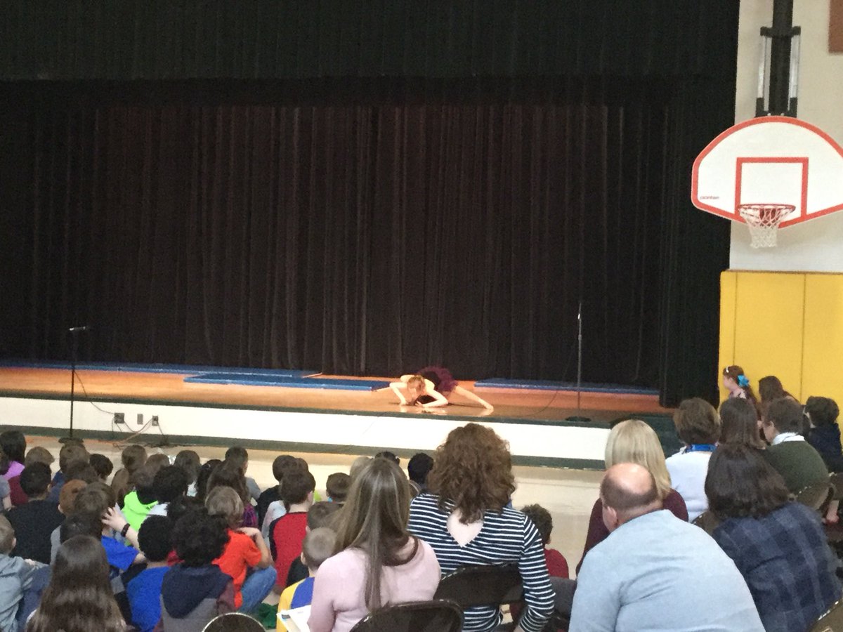 MrGillisHES's tweet photo. Shout out to some of our INCREDIBLE 4th Grade talent!! Iโm always impressed to see them on stage! #naeled #nasdlearn https://t.co/6uvZiULkdZ