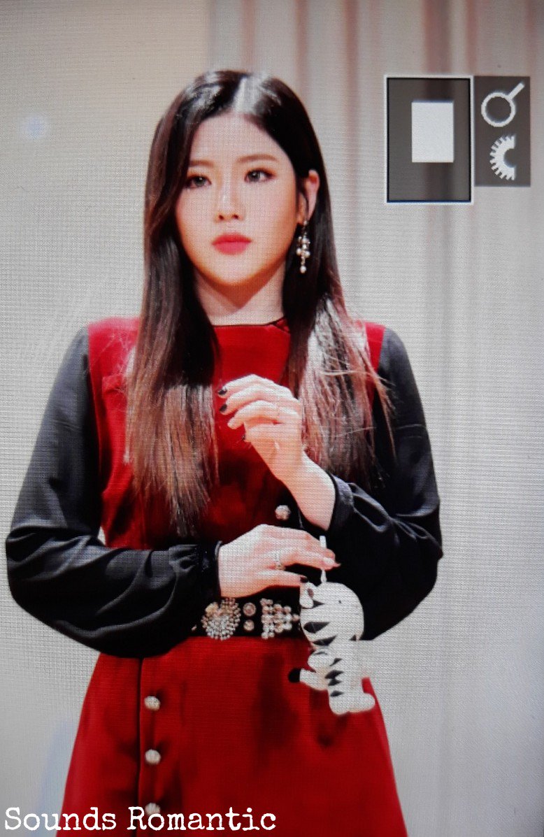 Sounds_00's tweet photo. 180222 영등포 팬사인회
#혜연 #조혜��� #구구단 #The_Boots

모순적인 미모잖아 🐻

@jellyfish_ent @gu9udan https://t.co/EpmVfvN4fK