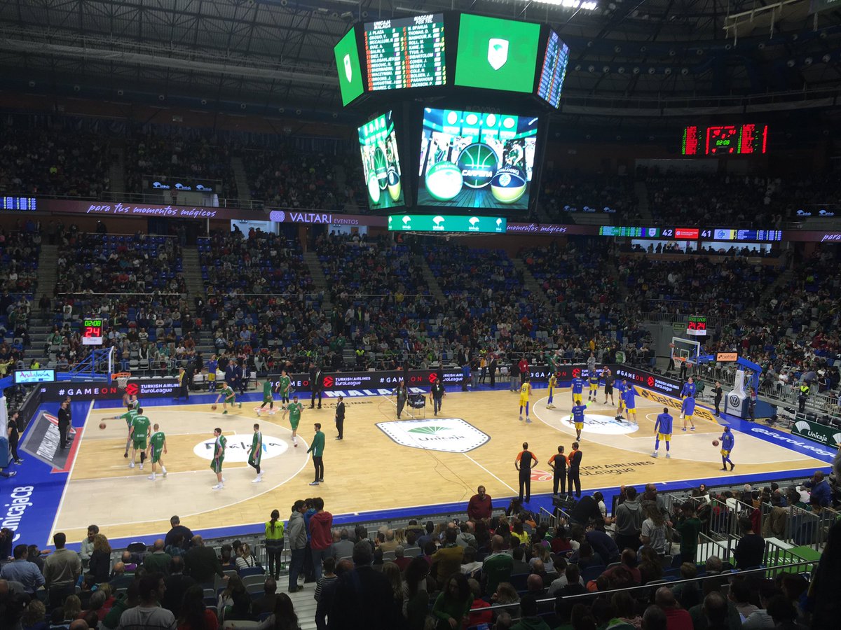 #UnicajaLive aquí estamos! Soporte de #Italia por <a href="/unicajaCB/">UnicajaCB</a> #Malaga #Baloncesto #EuropaLeague