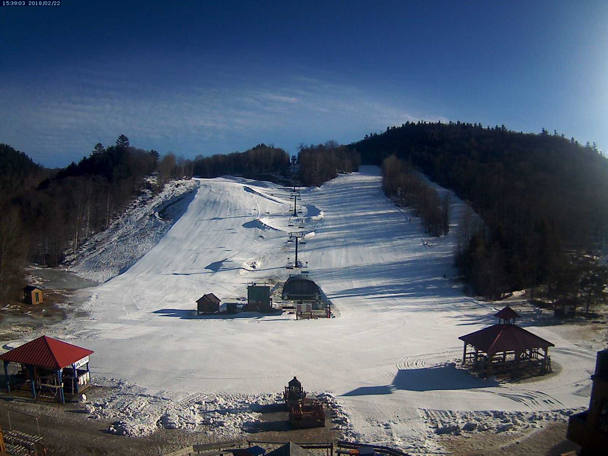MontSteMarie's tweet photo. Our groomers did an amazing job getting the slopes back into perfect ski condition. We are expecting 5cm Friday. Look at this webcam photo https://t.co/7JyMe6c3Ow
