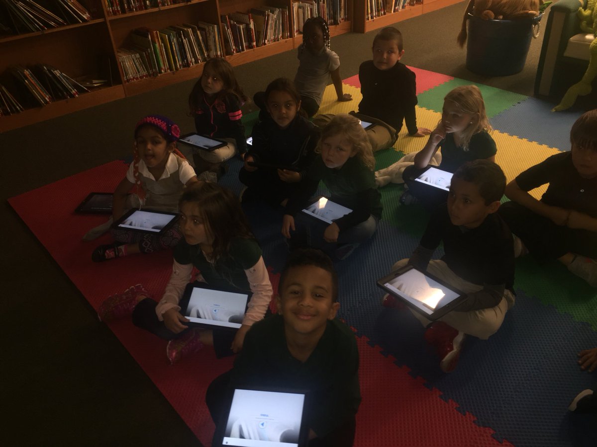 MrsG_luvs2read's tweet image. K and 1 students using @nearpod on #VCSDLD18 to demonstrate knowing parts of a book #vcsmedia #vcsNearpod