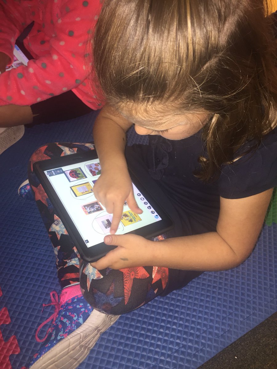 MrsG_luvs2read's tweet image. K and 1 students using @nearpod on #VCSDLD18 to demonstrate knowing parts of a book #vcsmedia #vcsNearpod