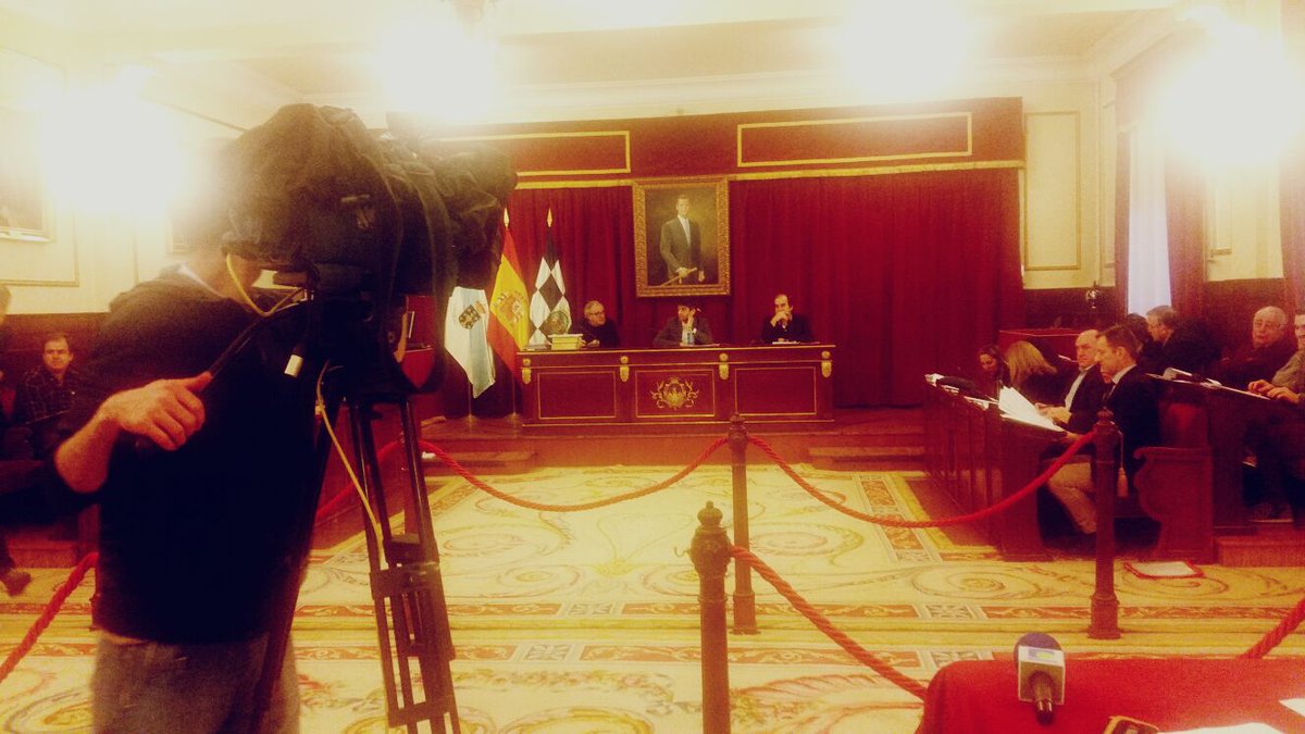 Esta noite,no #pleno do mes de febreiro, aprobamos o convenio da <a href="/AVPCFerrol/">Protección Civil Ferrol</a> por 42.000 euros, para a profesionalización do seu traballo, moi merecido. Voto favorable do Goberno, PSOE, PP e C´s e abstención do BNG e da concelleira non adscrita.