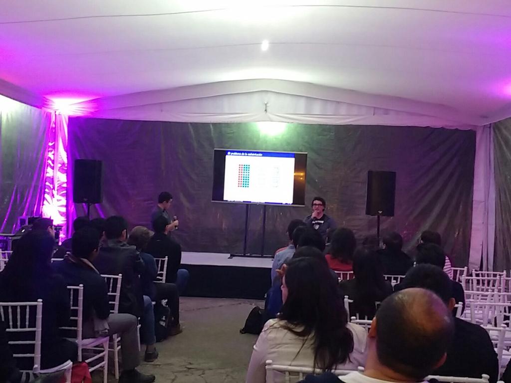 EscuelaDeDatos's tweet photo. Comienza el #Datapub en México. El primer tema es "Gerrymandering en México, análisis de redistritación". https://t.co/3XxwIf7P97