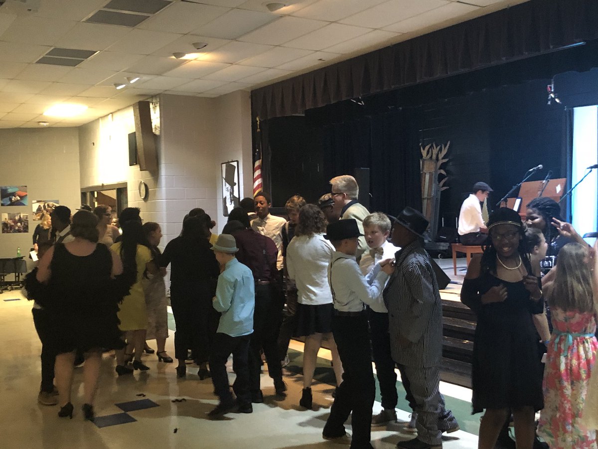 leea2006's tweet photo. @MtGallantElem took a step back to the 1920’s...@kabril81 brought music and history together https://t.co/1V3MNqBmf3