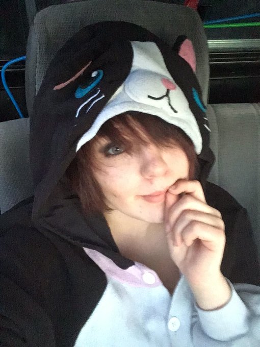 Heading home from the shoot, had lots of fun! Keep your eyes open for the new albums https://t.co/5u<a href="/tag/newprofilepic"class="tags"><span>#newprofilepic</span></a>