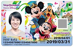 DisneyColorsJp's tweet photo. 【TDR公式HP更新情報】
年間パスポート｜パークチケット｜東京ディズニーリゾート
https://t.co/0KMmHZUtgZ

3月1日から2019年3月25日までの年パス���デザインが発表。デザインは選べず1種類のみ。
2パークはミッキー、ミニー、プルート。
TDLはグーフィー、チップ、デール。
TDSはドナルド、デイジー。 https://t.co/aCaHTKuetm