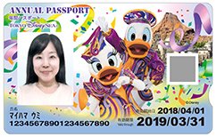 DisneyColorsJp's tweet photo. 【TDR公式HP更新情報】
年間パスポート｜パークチケット｜東京ディズニーリゾート
https://t.co/0KMmHZUtgZ

3月1日から2019年3月25日までの年パス���デザインが発表。デザインは選べず1種類のみ。
2パークはミッキー、ミニー、プルート。
TDLはグーフィー、チップ、デール。
TDSはドナルド、デイジー。 https://t.co/aCaHTKuetm