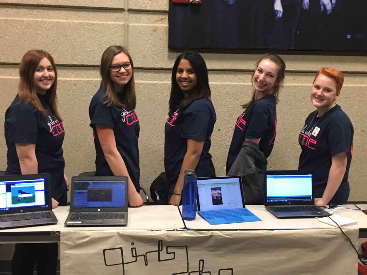 GirlsWhoCodeONW's tweet photo. Here's some of our GWC girls who came out and WOMANNED our booth tonight at the Activity Fair. We had lots of fun talking to incoming freshman about our club! ✨ https://t.co/5yyqp30vlW