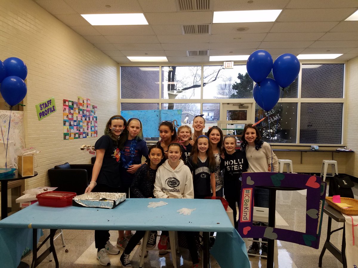 JenWevodau's tweet photo. The entire #TeamConquerors came together today to celebrate Hayley's life. Her love of the butterfly stroke filled our hallway. @SASD_IC @kmccoy_sasd @jmmiller_sasd https://t.co/CBnp9GPR4i