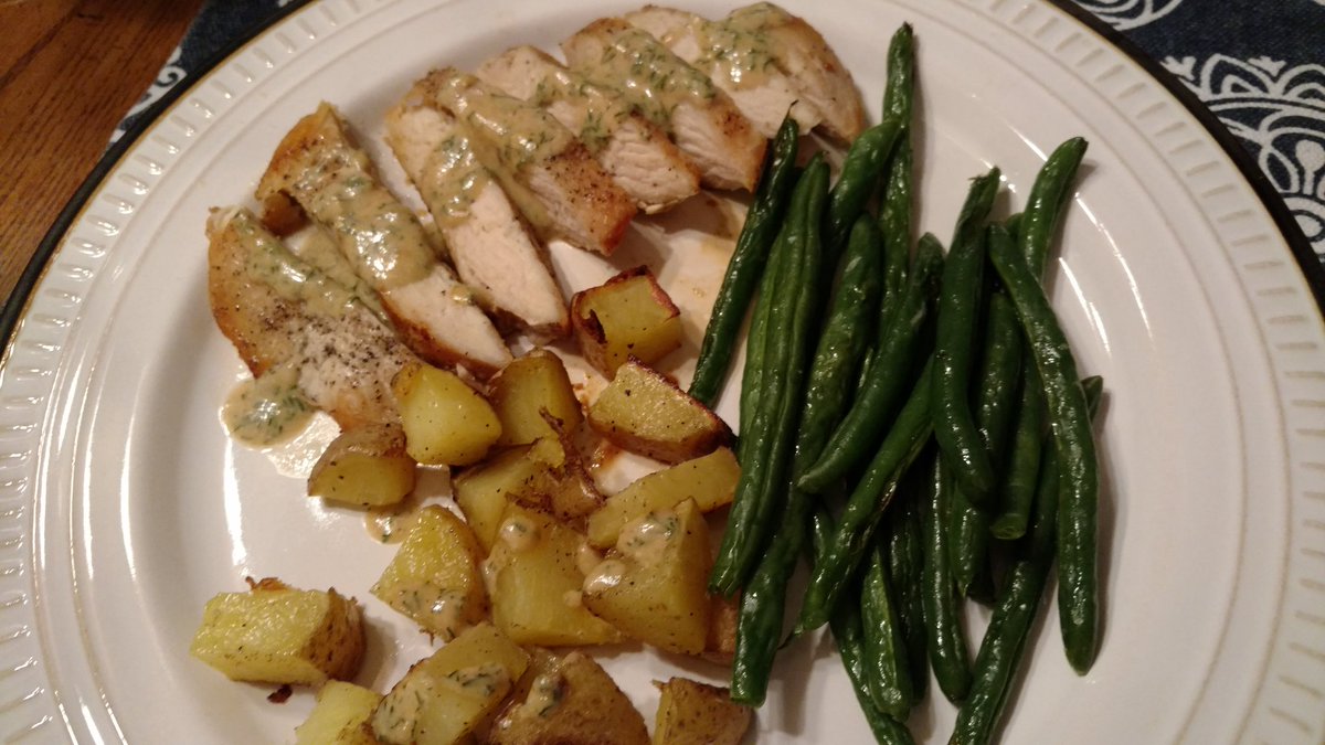 sawedgewood's tweet photo. Creamy Dill Chicken with Roasted Potatoes and Green Beans. @HelloFresh ,   #dinnerdone https://t.co/qPU8C3ZJhQ