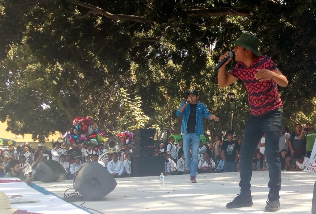 INALIMEXICO's tweet photo. #MéxicoMultilingüe. La presentación del disco "Hecho en Juchitán" en el Zócalo de Oaxaca con la participación de Juchirap. #DILM2018 https://t.co/2DLhRgeO1n