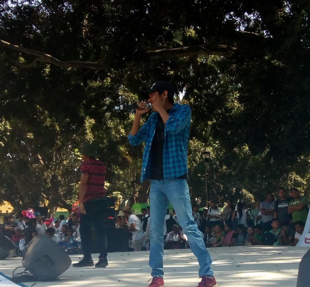 INALIMEXICO's tweet photo. #MéxicoMultilingüe. La presentación del disco "Hecho en Juchitán" en el Zócalo de Oaxaca con la participación de Juchirap. #DILM2018 https://t.co/2DLhRgeO1n