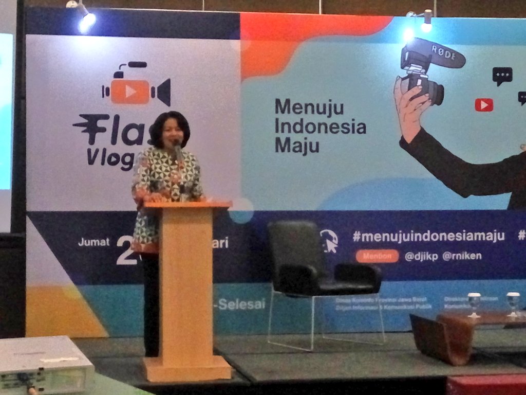 DitjenKPM's tweet photo. Saat ini Ibu @rniken Dirjen IKP memberikan sambutan kepada teman vlogger dan satgas medsos. Ibu Niken berpesan, hati-hati dengan #hoax jangan lupa #RegistrasiKartuPrabayar dan perkaya internet kita dengan konten positif πππ±π»π²π¨π
#FlashVlogging #menujuindonesiamaju https://t.co/6IypRmfXFQ