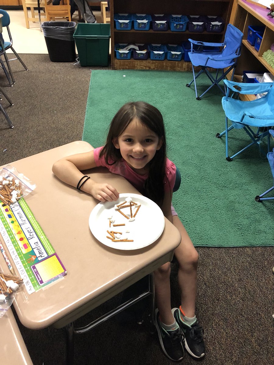 Briarcliff1st's tweet photo. Fun with food! #solidfigures @BriarcliffES #BESKidsFirst https://t.co/Y96NQ39fQ5