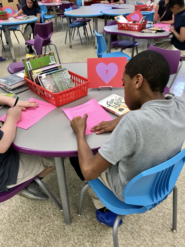 AMSLibraryReads's tweet photo. So great to have @MrsSchlegel_AMS and her students in the Library today! What fun! Students checked out books for home and one to leave in her classroom. #AACPSAwesome #AMSReads https://t.co/Rym24ilsiy