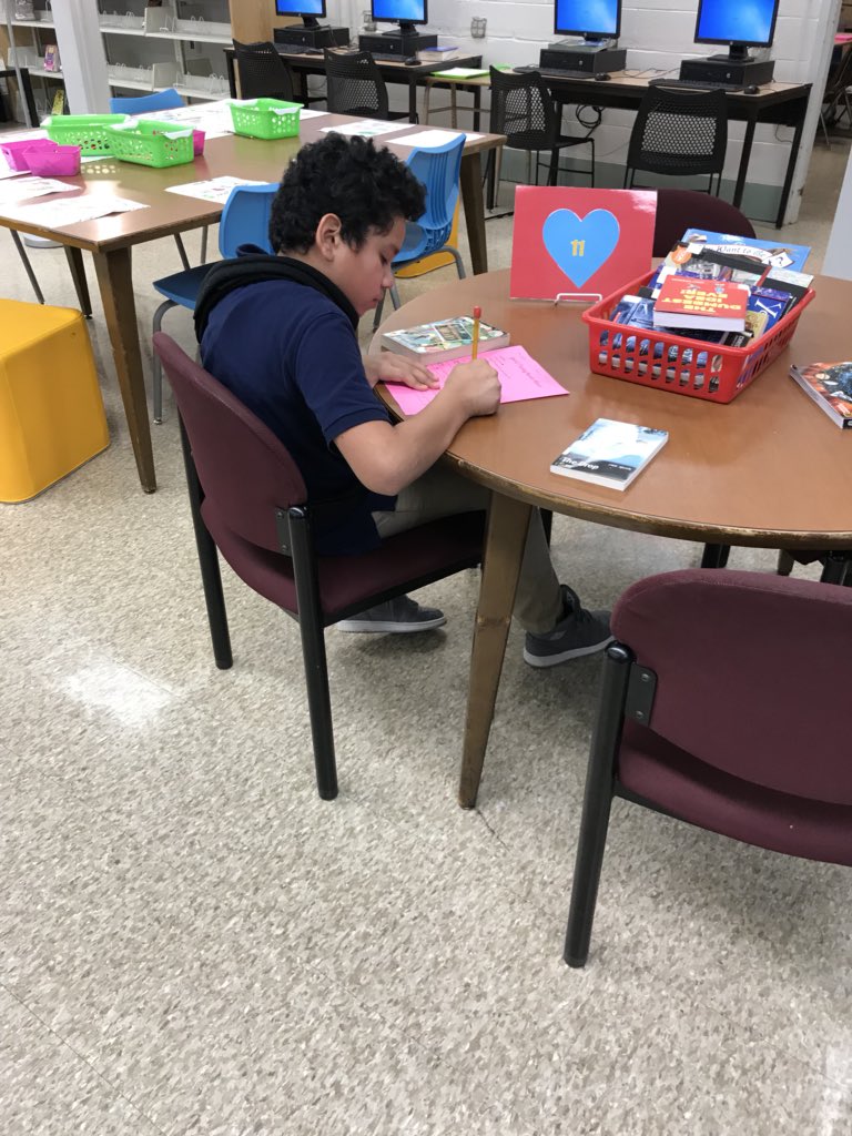 AMSLibraryReads's tweet photo. So great to have @MrsSchlegel_AMS and her students in the Library today! What fun! Students checked out books for home and one to leave in her classroom. #AACPSAwesome #AMSReads https://t.co/Rym24ilsiy