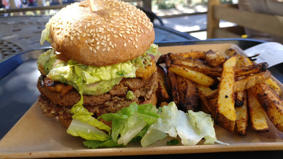 ChoicesCafe's tweet photo. Check out this double stack Karma burger and baked fries 🍟.  Oh snap.. You better get over to @ChoicesCafe  in the Grove https://t.co/aqtdF2qo1z