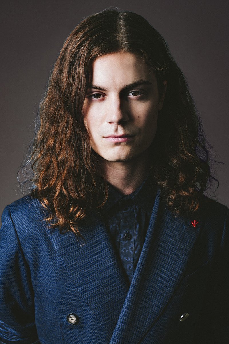 ||. this man makes me weak in my knees