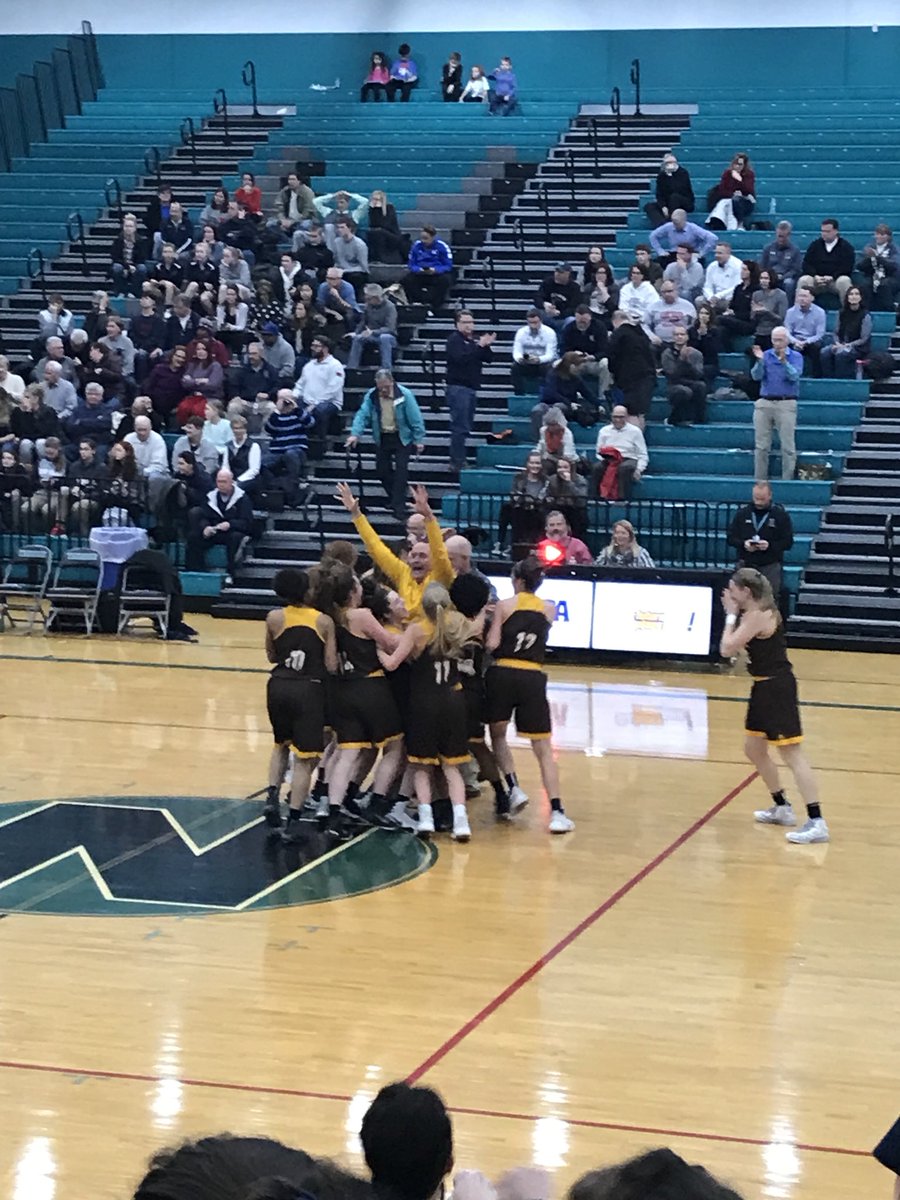 MrsSolarzCCHS's tweet photo. @CarmelGirlsBB Sectional Champs!!! Way to go! #corsairs https://t.co/F3RK7Mw2DL