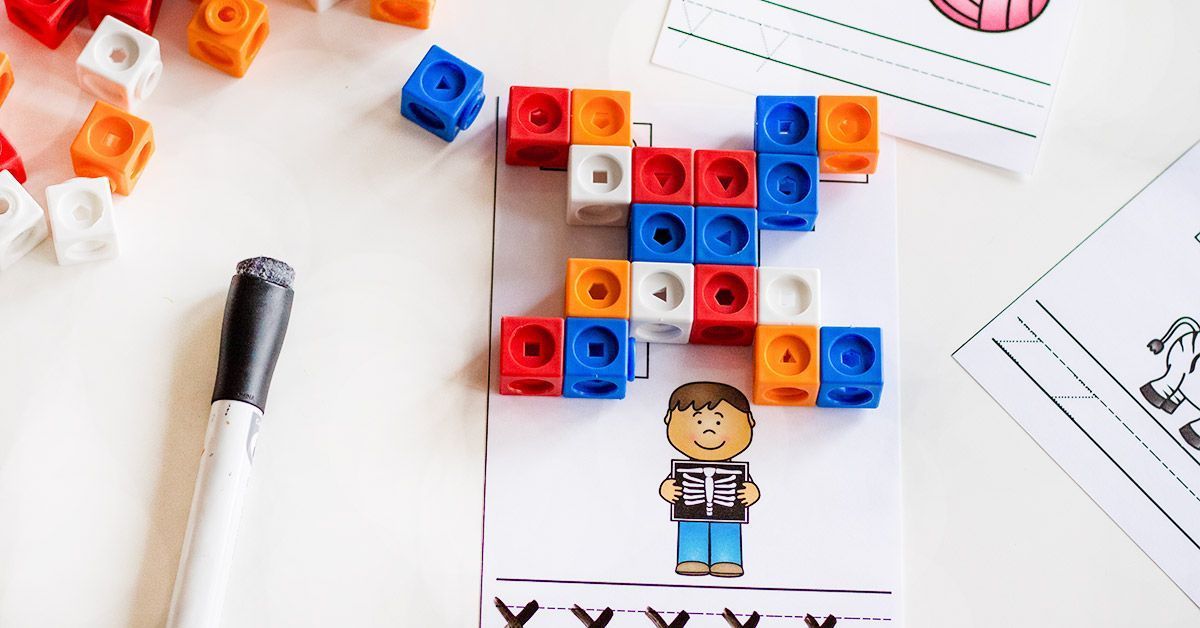 These free printable alphabet snap cube mats are a great alphabet activity for kindergarteners. Work on fine motor skills while learning the alphabet. #alphabetactivities #kindergaretenprintables #snapcubes via <a href="/lifeovercs/">Kim Staten</a> buff.ly/2opQjNt
