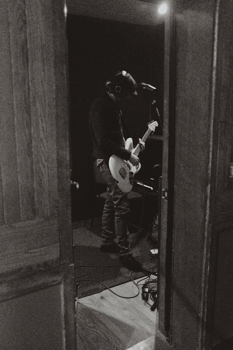 thestrangebird's tweet photo. Caught a little studio #bts with @aaronleetasjan1 last week. Kicking off his tour February 27th! https://t.co/iKIHeutsjd
