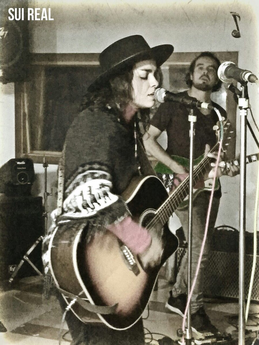 MarianggelaCF's tweet photo. Ensayo en vivo en @casaensayobar con @Suirealmusic! 😜#Suireal #música #music #rock #Bogotá #Colombia https://t.co/SnWXis3WAB