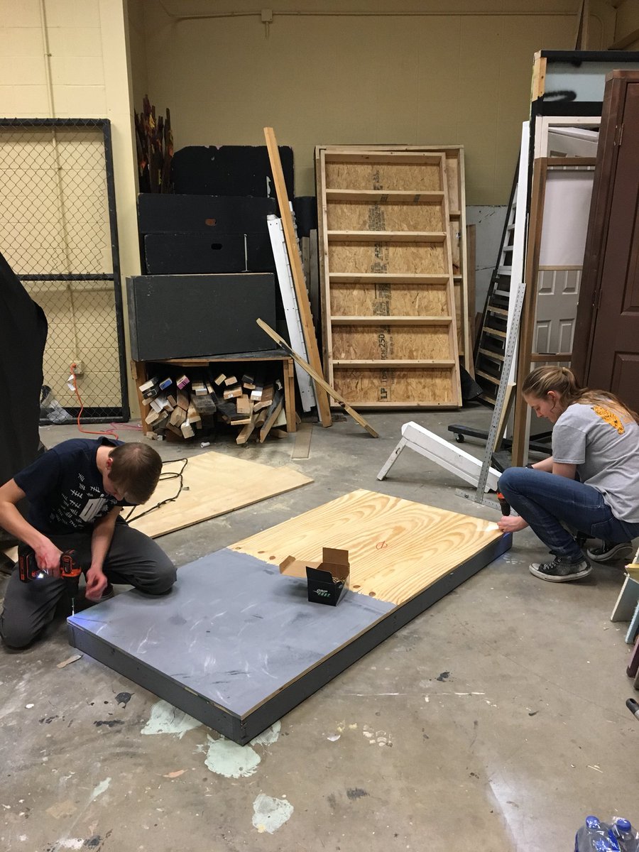 MsBeckerLHS's tweet photo. Hard at work!! #PeterPan #MichaelsBed #JohnsBed #SoundGuru https://t.co/rRF2A3WiJ5