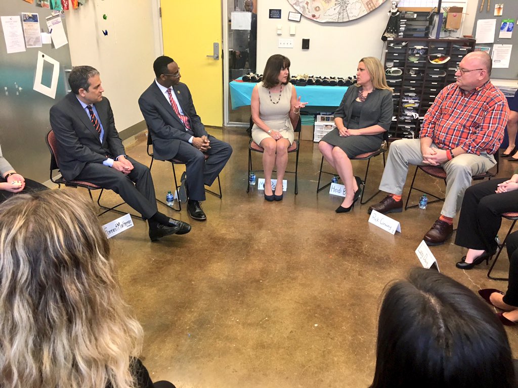 SecondLady45's tweet photo. Visited the George Washington University Art Therapy Department &amp; spoke with students about their participation in the Art Therapy Graduate Program. They inspired me! https://t.co/D4Rs4vuwyQ