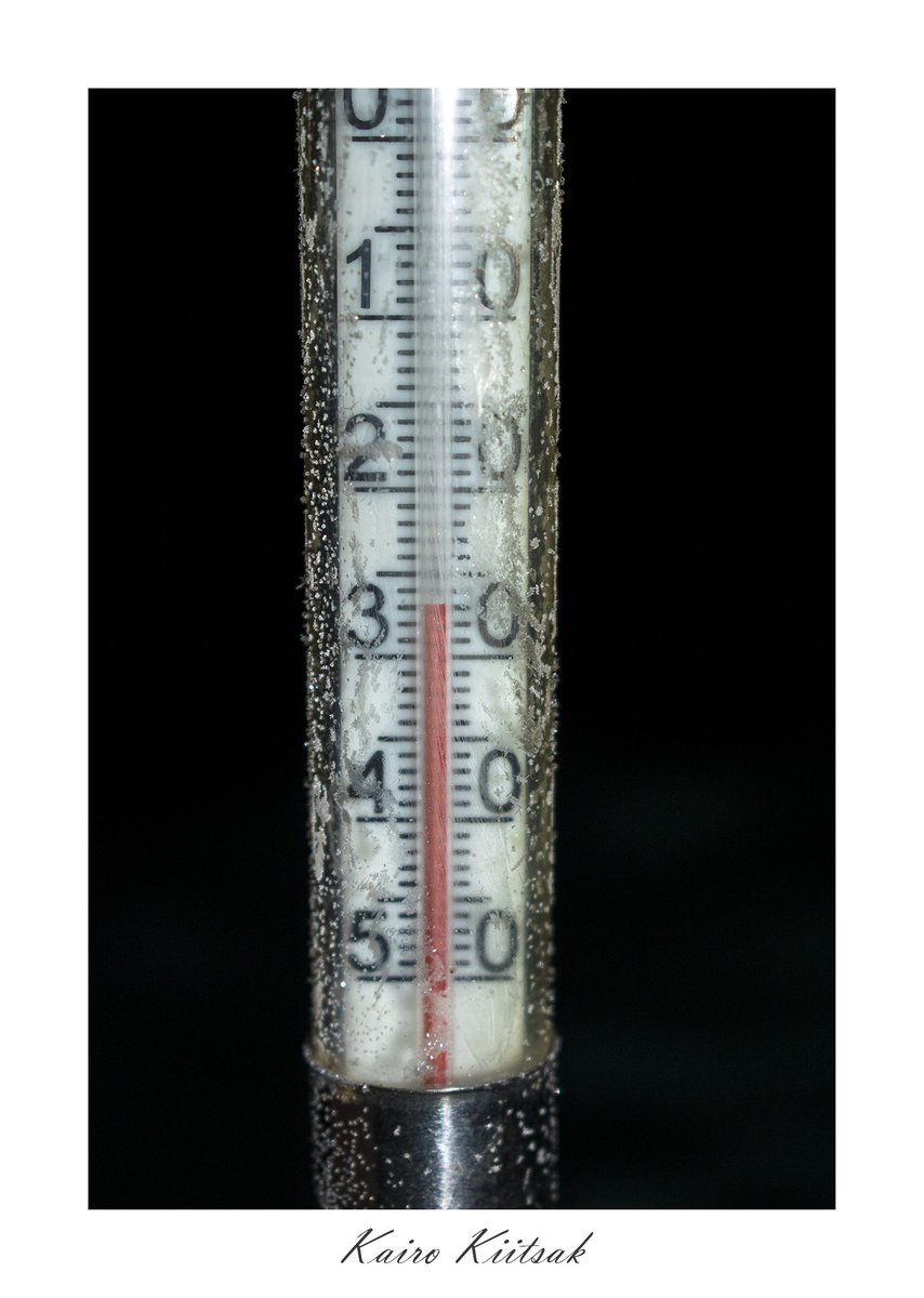 kairokiitsak's tweet image. Very #cold evening in Simuna, #Estonia 22.02.2018. The air temperature dropped down to -27°C under clear sky. My tripod was covered with frost and lens did not want to move smoothly. Relative humidity reached up to 90% here! #coldspell