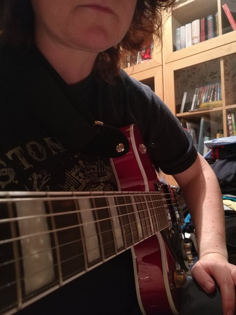 susiec69's tweet photo. Had LOADS of fun tonight playing some Buddy Holly "That'll be the day". And for the first time I nailed the "make it harder" version really quickly (the twiddly bit at the very end of the chorus). Love this blues shuffle still 😁 #lefty #GRETSCH #learnerguitar https://t.co/Ldi79rl9nN