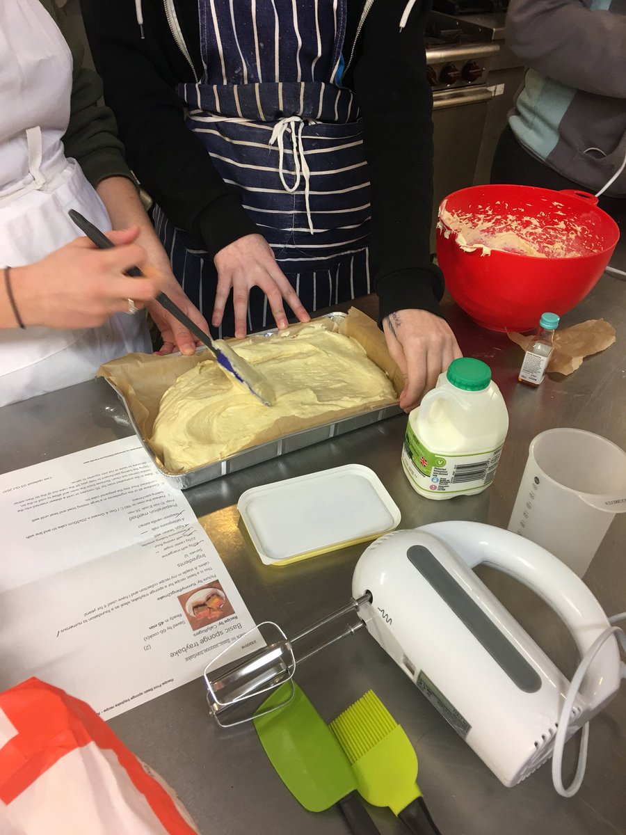 VictoriaDis16's tweet photo. @Guiding_LaSER #WTD2018 #TheBigSleepover2018 prep St. John’s senior section making traybakes for tomorrow night! @GGKentWeald https://t.co/QLlzFbwMFC
