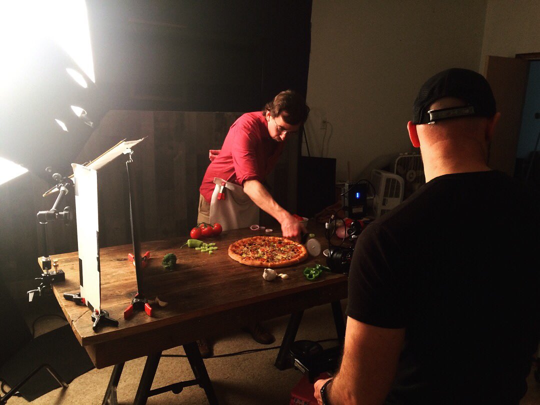 bedproductions_'s tweet photo. Quick #BTS #Pics from the #BEDStudio today for the #amici #pizza #commercial! #BEDProductions #broadcast #socialmedia #campaign coming soon very excited to have so many wonderful people on set. #BED #video #photo #cinema #creative #BEDProductions https://t.co/xar5P0iysw